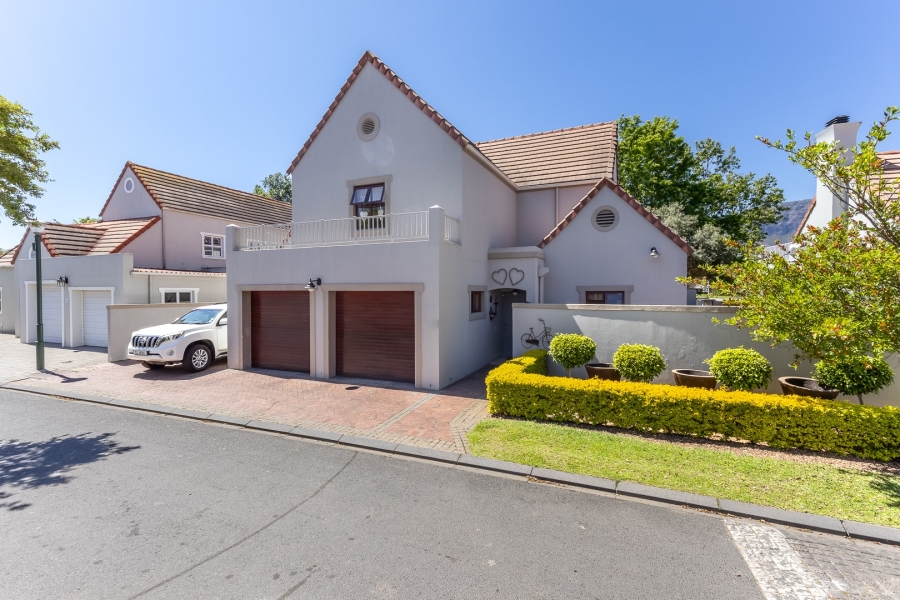 To Let 5 Bedroom Property for Rent in Boschenmeer Golf Country Estate Western Cape